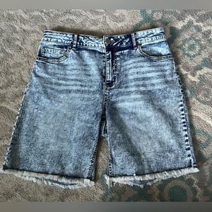Woman’s vintage high waisted Bermuda shorts